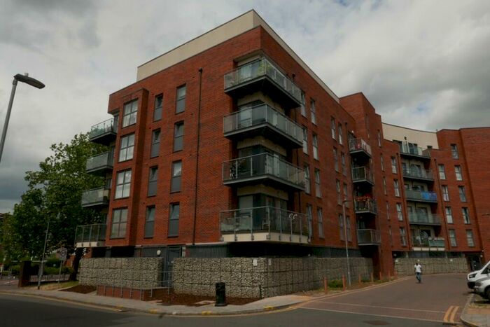 2 Bedroom Flat To Rent In Chancellor Way, Barking, Essex, RM8