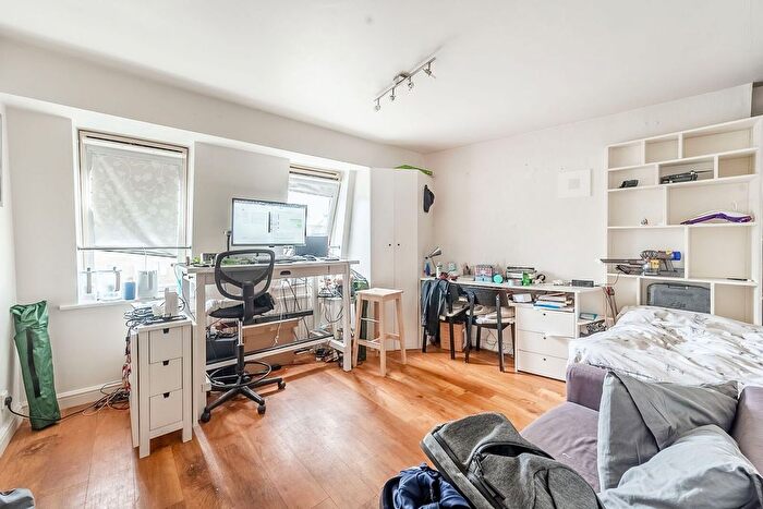 Studio To Rent In Nevern Square, Earls Court, London, SW5
