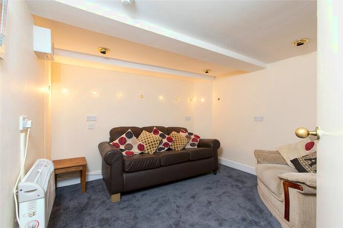 2 Bedroom Flat To Rent In Causewayside, Edinburgh, EH9