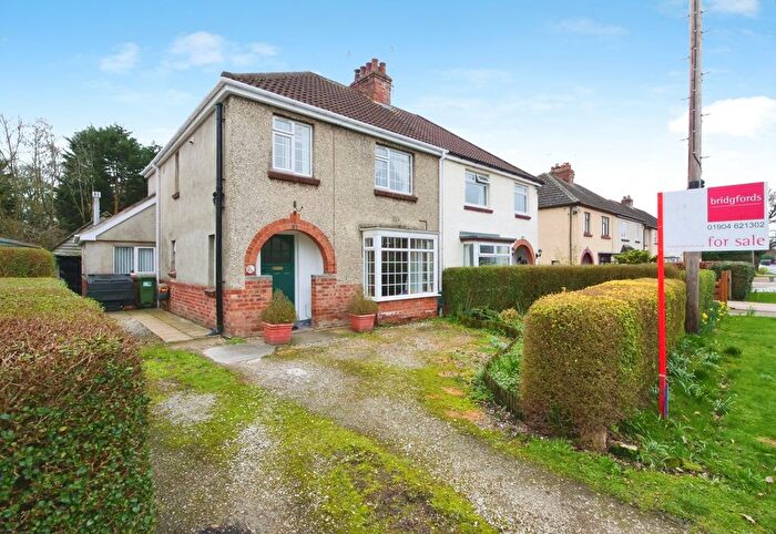 3 Bedroom Semi-Detached House For Sale In The Avenue, Park Estate, Haxby, York, YO32