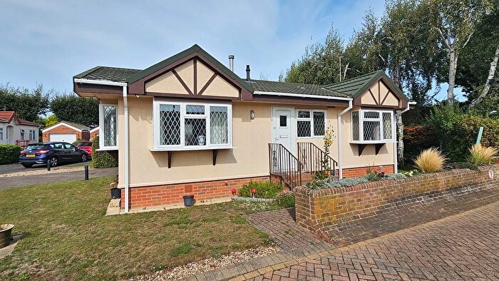 2 Bedroom Mobile/park Home For Sale In Keat Farm Close, Herne Bay, CT6