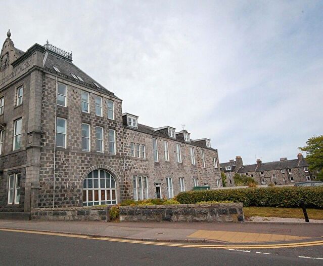 2 Bedroom Flat To Rent In Dee Village, Millburn Street, Aberdeen, AB11