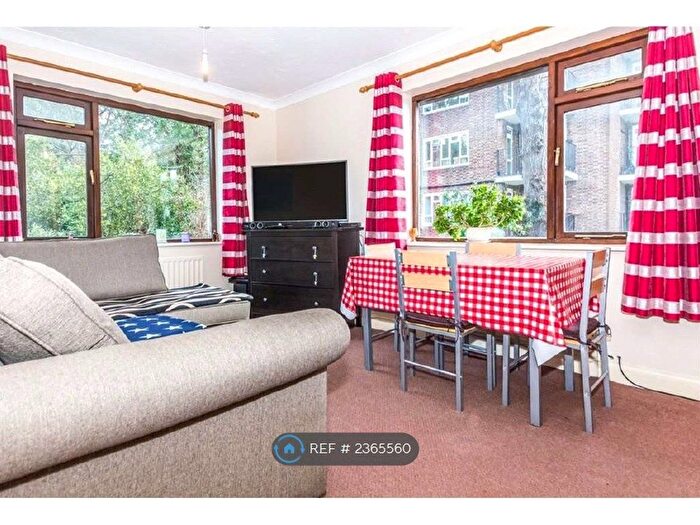 2 Bedroom Flat To Rent In Dukes Court, London, SE13