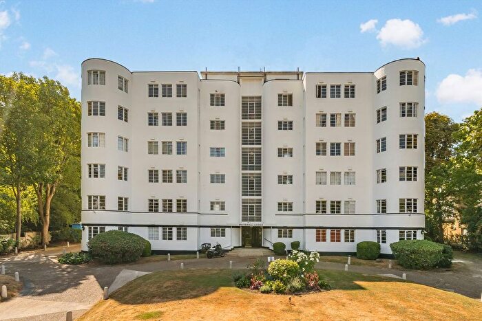 2 Bedroom Flat For Sale In Pages Lane, London, N10