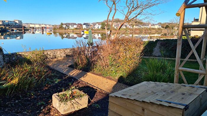 2 Bedroom Cottage For Sale In Yonder Street, Hooe Lake, PL9