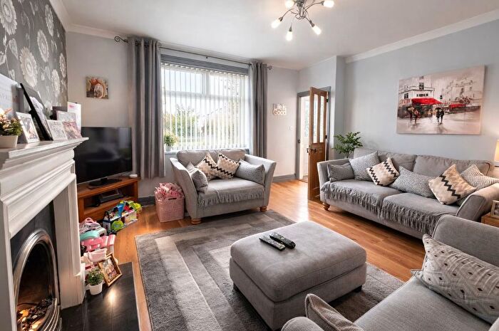 3 Bedroom Terraced House For Sale In Norristhorpe Lane, Liversedge, WF15