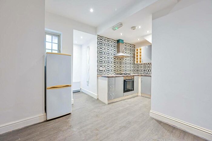 1 Bedroom Flat To Rent In Addlestone, Surrey, Addlestone, KT15