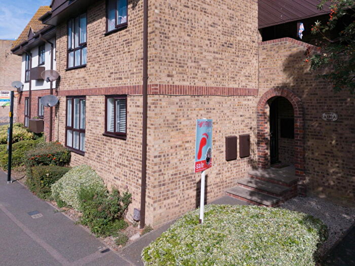 2 Bedroom Flat For Sale In Minnis Road, Birchington, CT7