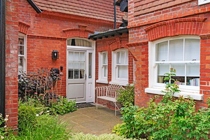 2 Bedroom Mews For Sale In Wadhurst, East Sussex, TN5