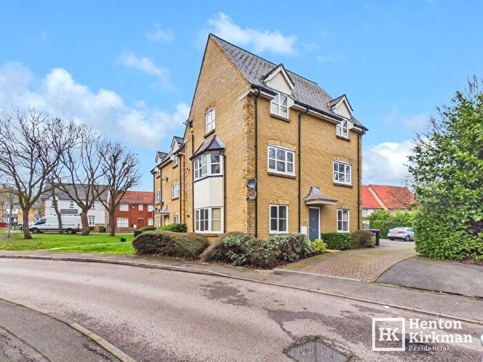 2 Bedroom Flat For Sale In Bramble Tye, Basildon, Essex, SS15