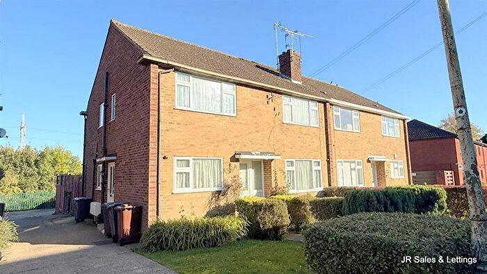 2 Bedroom Maisonette For Sale In Tolmers Road, Cuffley, EN6