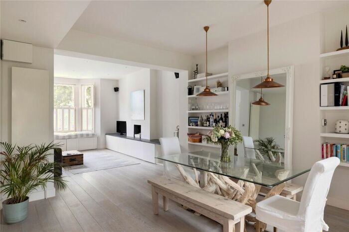 2 Bedroom Apartment To Rent In Fernshaw Road, Chelsea, London, SW10