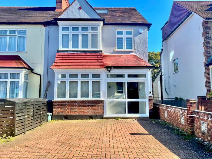 4 Bedroom House To Rent In Maycross Avenue - Morden, SM4