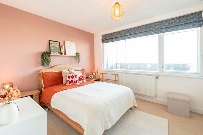 1 Bedroom Apartment To Rent In Barns Place, Barns Road, Oxford, OX4