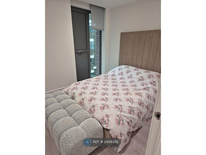 2 Bedroom Flat To Rent In Palmer Road, London, SW11