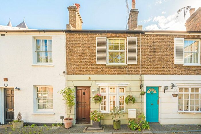 2 Bedroom Property For Sale In St. Marys Square, Ealing, W5