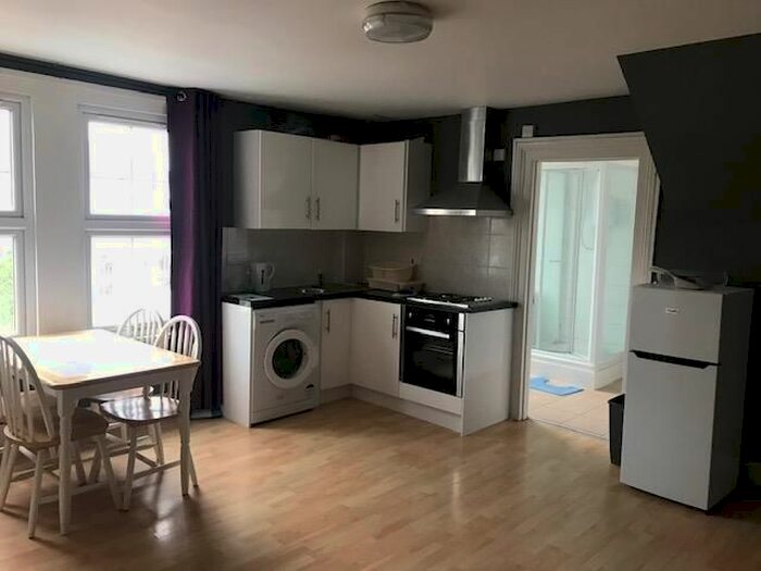 Studio To Rent In Manor Road, Twickenham, TW2