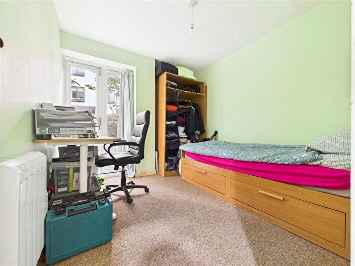 2 Bedroom Apartment For Sale In Waterloo Road, Bristol, BS2