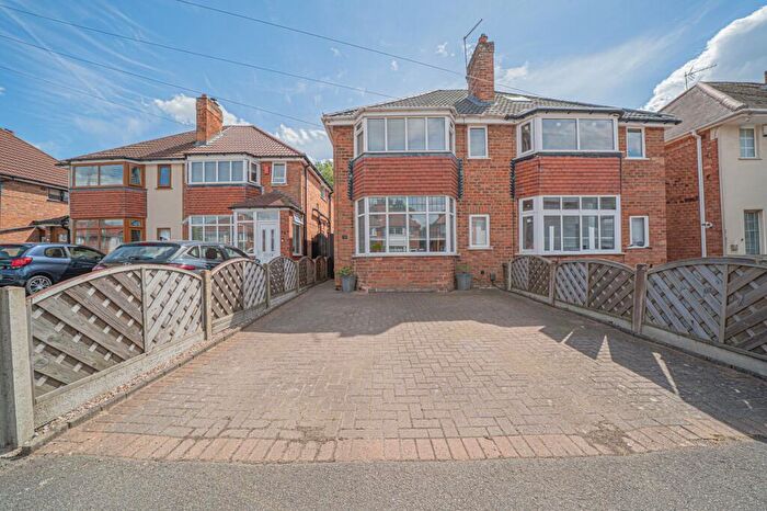 3 Bedroom Semi-Detached House For Sale In Redlands Road, Solihull, B91