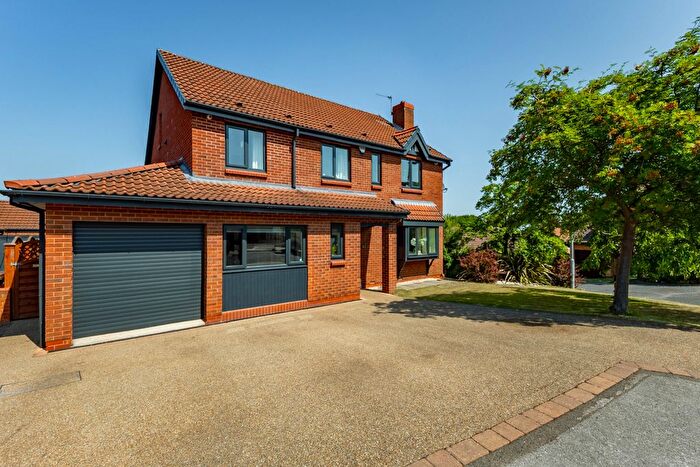 5 Bedroom Detached House For Sale In Langdale Mount, Walton, WF2