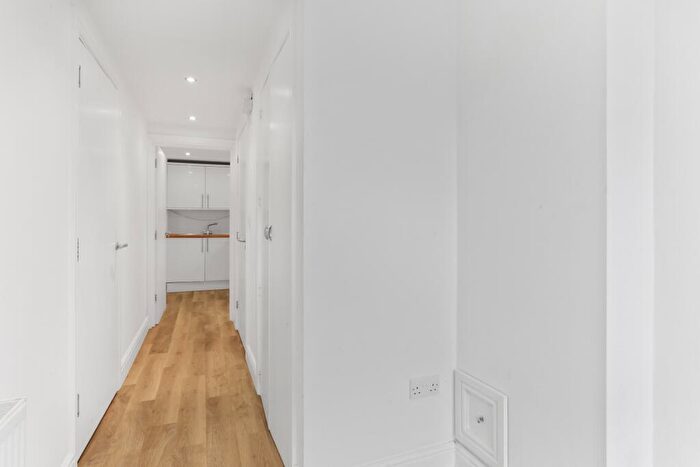 1 Bedroom Flat To Rent In Portland Terrace, Harvey Rd, Town Centre, Guildford, GU1