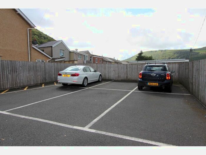 2 Bedroom Maisonette To Rent In Park Place, Cross Keys, Cross Keys, NP11