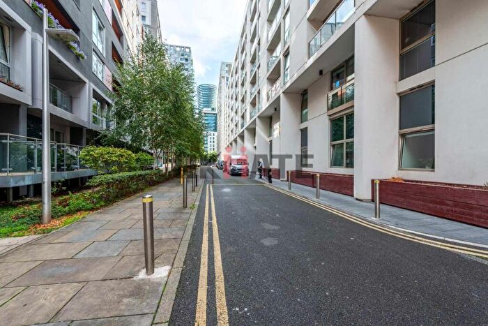 3 Bedroom Flat To Rent In Denison House, Lanterns Way, E14
