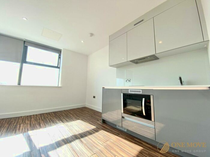 Studio To Rent In Chester Road, Old Trafford, M16