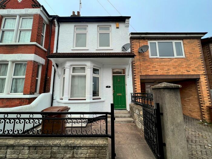 3 Bedroom Terraced House To Rent In Beresford Road, Gillingham ME7