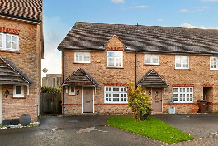 3 Bedroom End Of Terrace House For Sale In Conveyor Drive, Halling, Rochester, ME2
