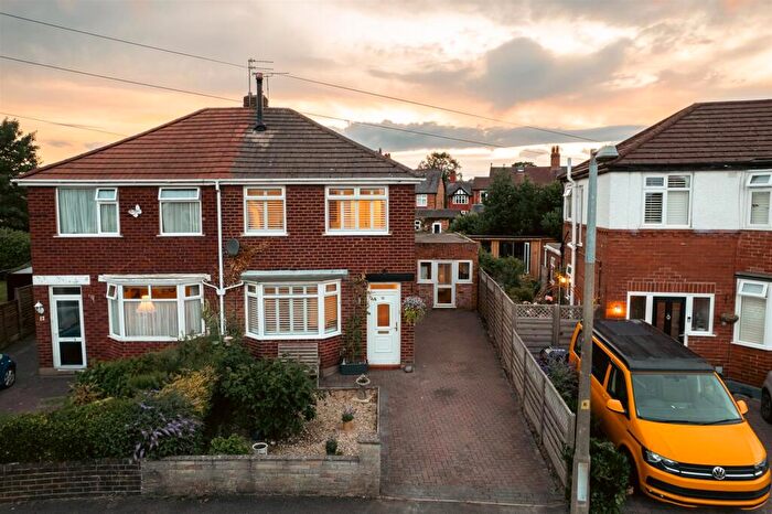 3 Bedroom Semi-Detached House For Sale In Rayleigh Avenue, Davenham, CW9