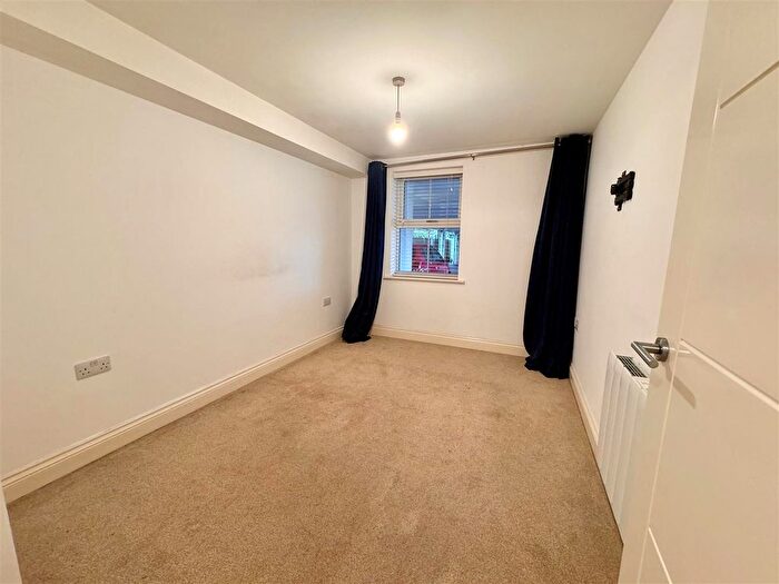 1 Bedroom Flat To Rent In The Approach, Rayleigh, SS6