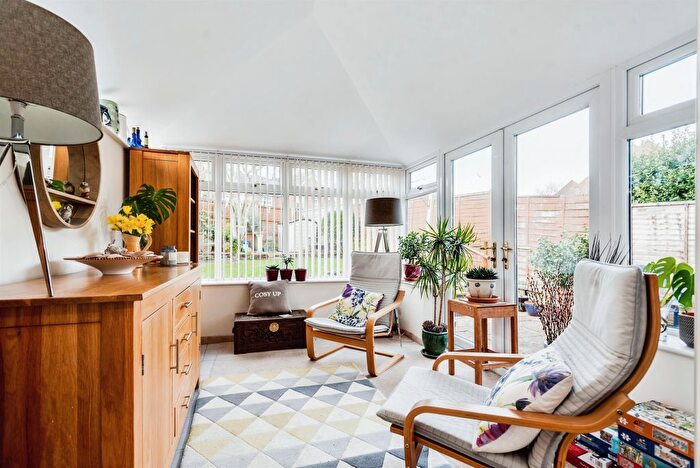 3 Bedroom End Of Terrace House For Sale In Highdown Way, Swindon, SN25