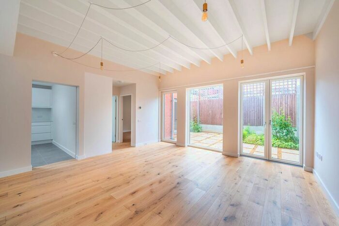 1 Bedroom Bungalow To Rent In East Acton Lane, Acton, London, W3