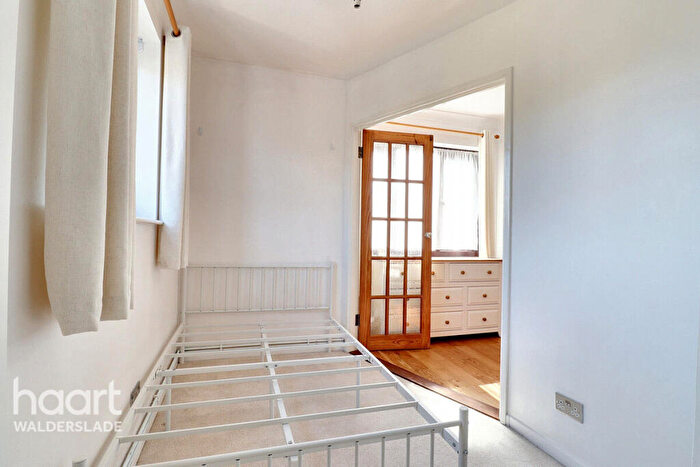 1 Bedroom Flat For Sale In Illustrious Close, Chatham, ME5
