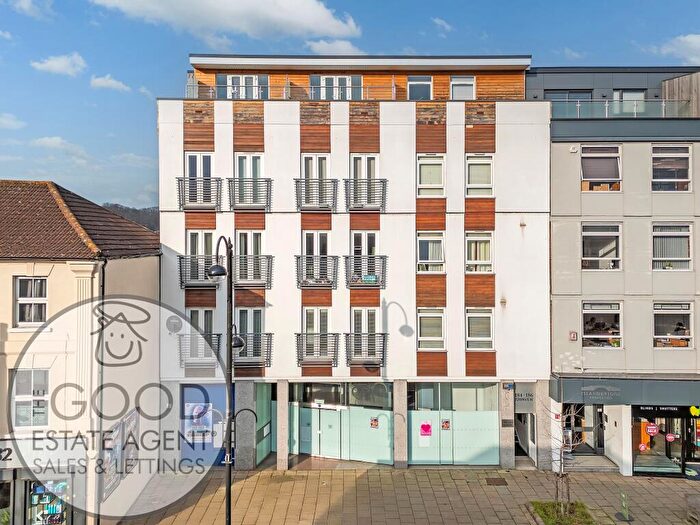 1 Bedroom Flat For Sale In - High Road, Loughton, IG10