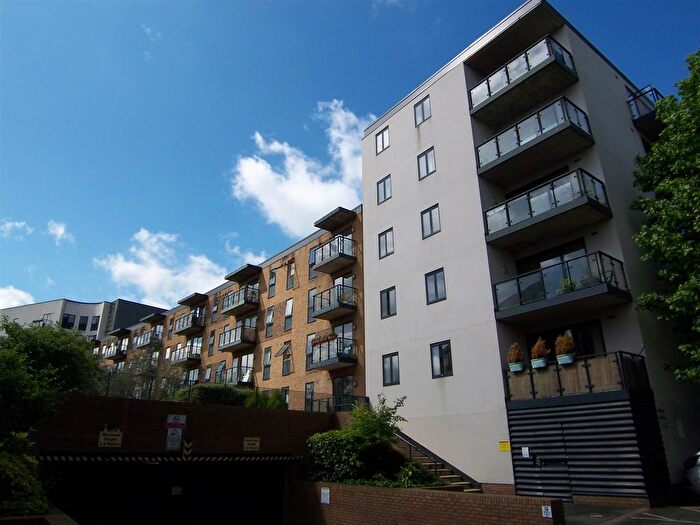 1 Bedroom Flat To Rent In Bassett House, Dunsford Road, SW19
