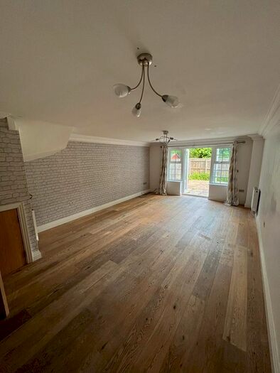 3 Bedroom Terraced House To Rent In Friars Walk, Dunstable, Bedfordshire, LU6