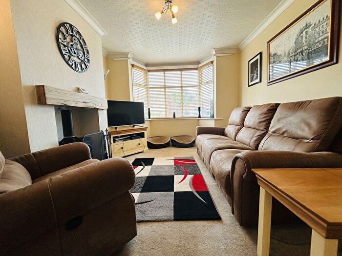 3 Bedroom Semi-detached House For Sale In Vicarage Road, Wollaston, DY8