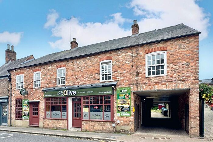 2 Bedroom Flat For Sale In High Street, Markyate, AL3
