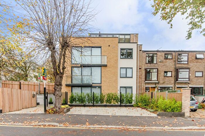 3 Bedroom Maisonette For Sale In Leopold Road, Wimbledon, London, SW19