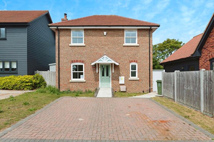 2 Bedroom Detached House For Sale In Lower Dunton Road, Dunton, Brentwood, Essex, CM13