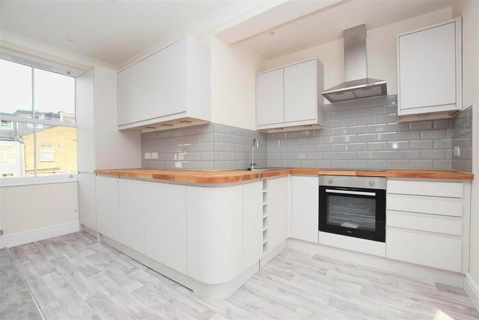 2 Bedroom Flat To Rent In Tudor Road, Hampton, TW12