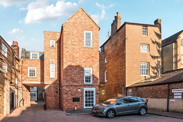 2 Bedroom Flat To Rent In High Street, Eton, Windsor, SL4