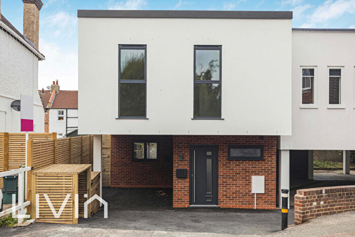 3 Bedroom End Of Terrace House For Sale In Lodge Road, Wallington, Surrey, SM6