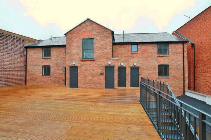 2 Bedroom Apartment To Rent In Broad Street, Banbury, Oxfordshire, OX16