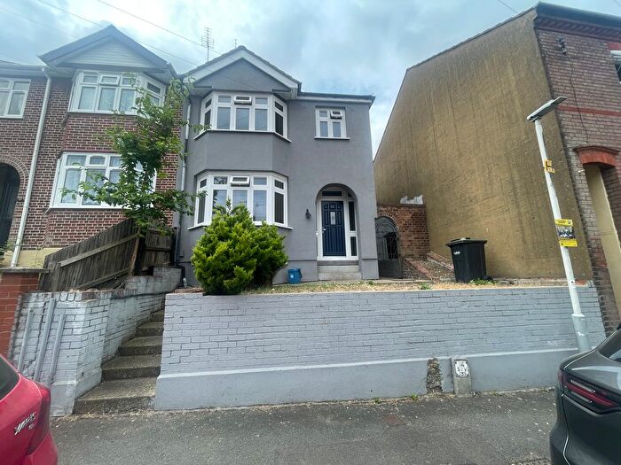 3 Bedroom End Of Terrace House To Rent In Cowper Street, Luton, LU1