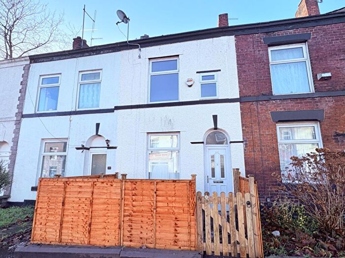3 Bedroom House To Rent In Wash Lane, Bury, BL9