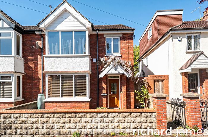 4 Bedroom Semi Detached House For Sale In Grovelands Avenue, Old Town, Swindon, SN1