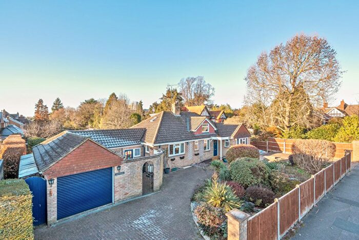 4 Bedroom Bungalow For Sale In Heathfield Road, Woking, GU22